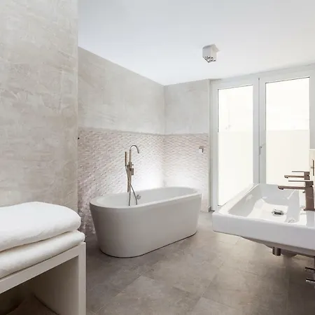 Apartment Style And Sea
