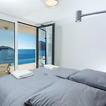 Apartment Style And Sea *