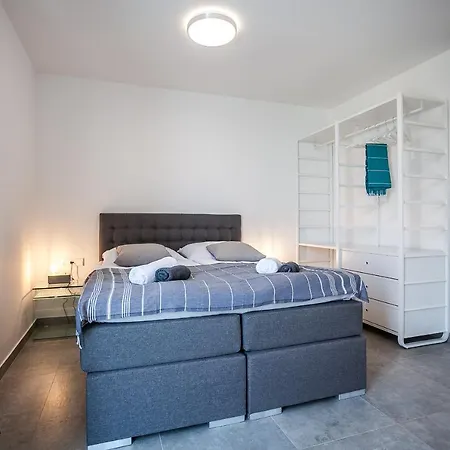 Apartment Style And Sea